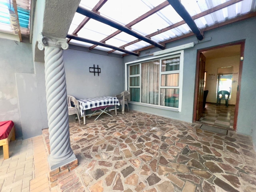 4 Bedroom Property for Sale in Grassy Park Western Cape